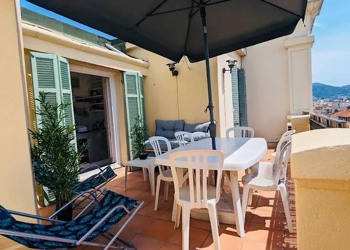 charmant studio au Cœur de Nice terrasse ensoleillée 850 M des plages